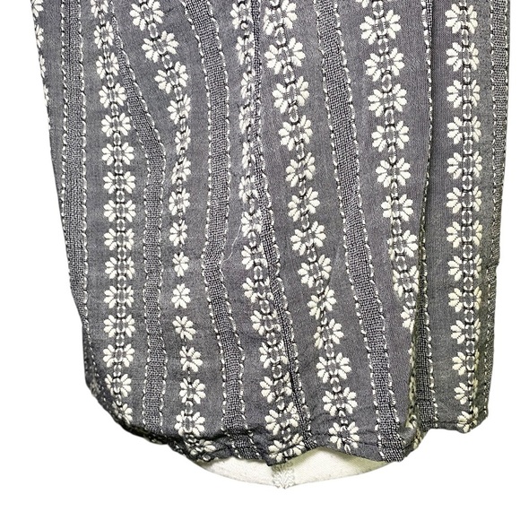 Cato Bohemian Short Puff Sleeve Floral Gray Women's Top - Picture 6 of 12